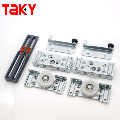 ভালো দাম লোহা এবং নাইলন ভাঁজ দরজা স্লাইডিং ওয়ারড্রোব দরজা জন্য রোলার হুইল ফিটিং 8.5cm*11cm অনলাইন